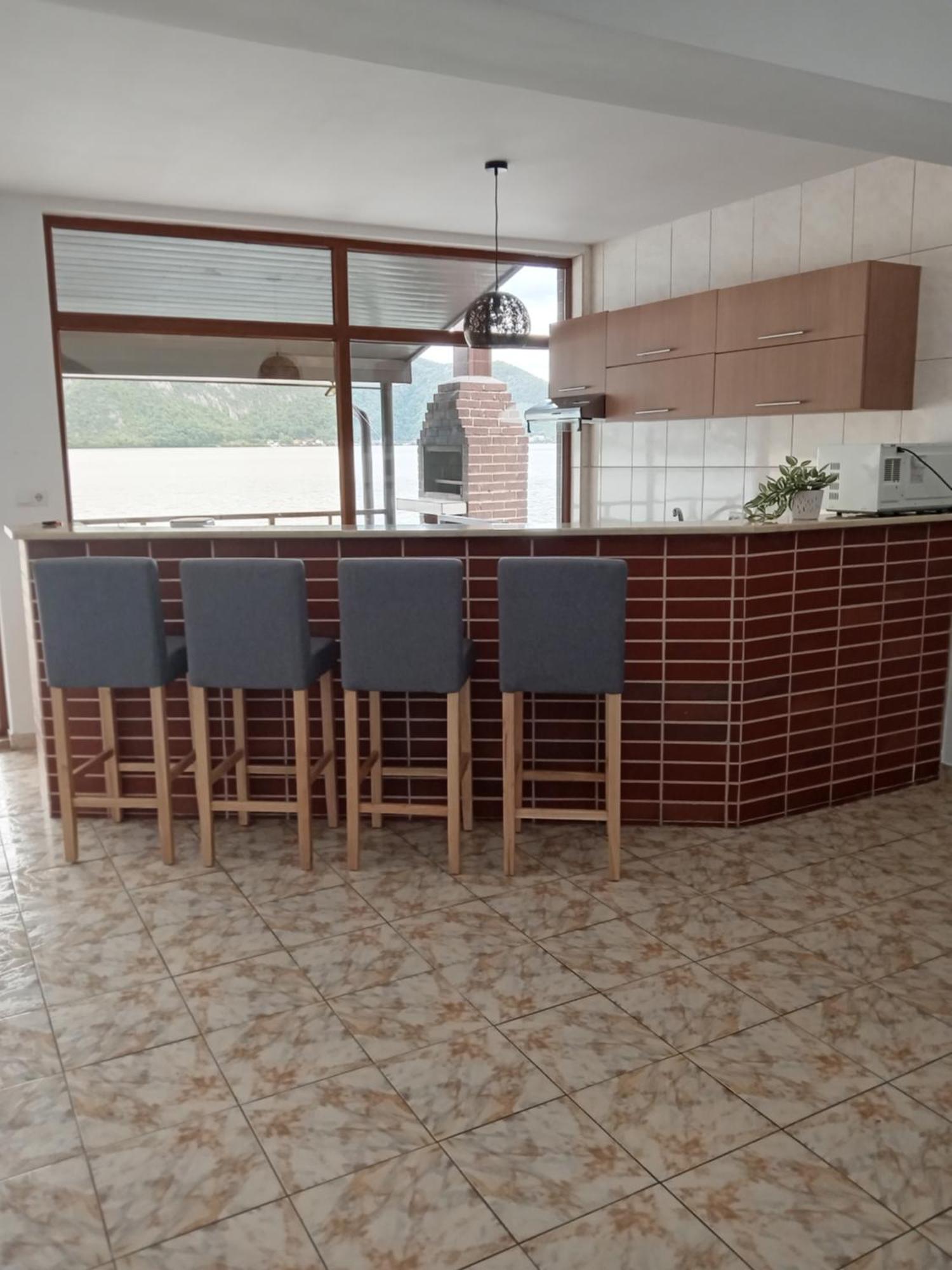 Casa Bobo Dubova Villa Bagian luar foto
