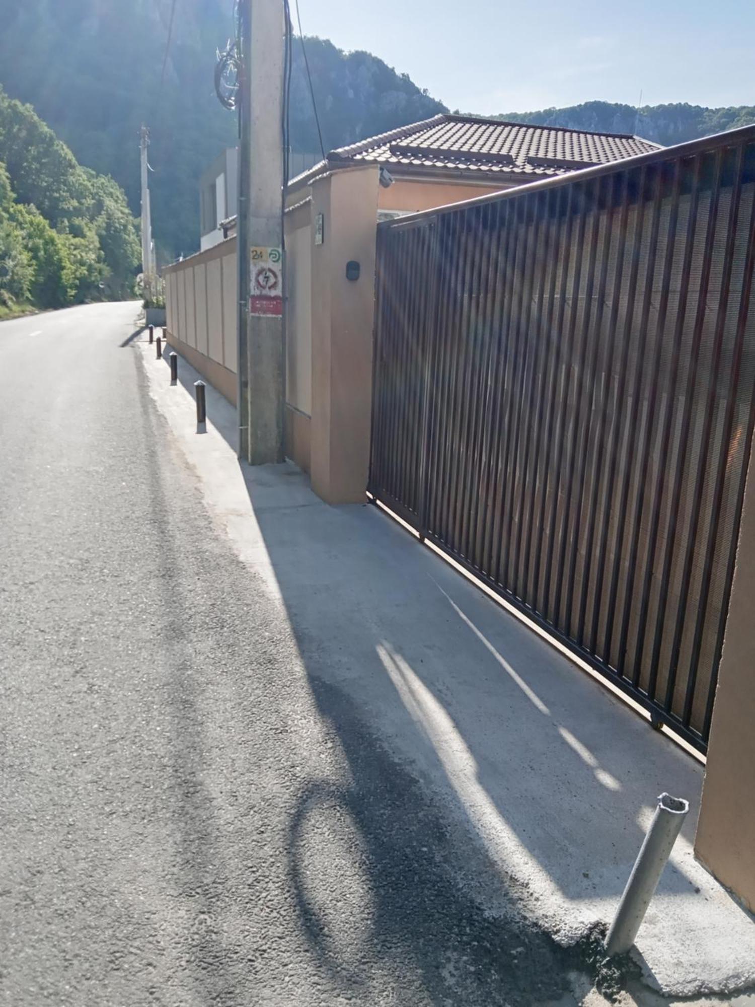 Casa Bobo Dubova Villa Bagian luar foto