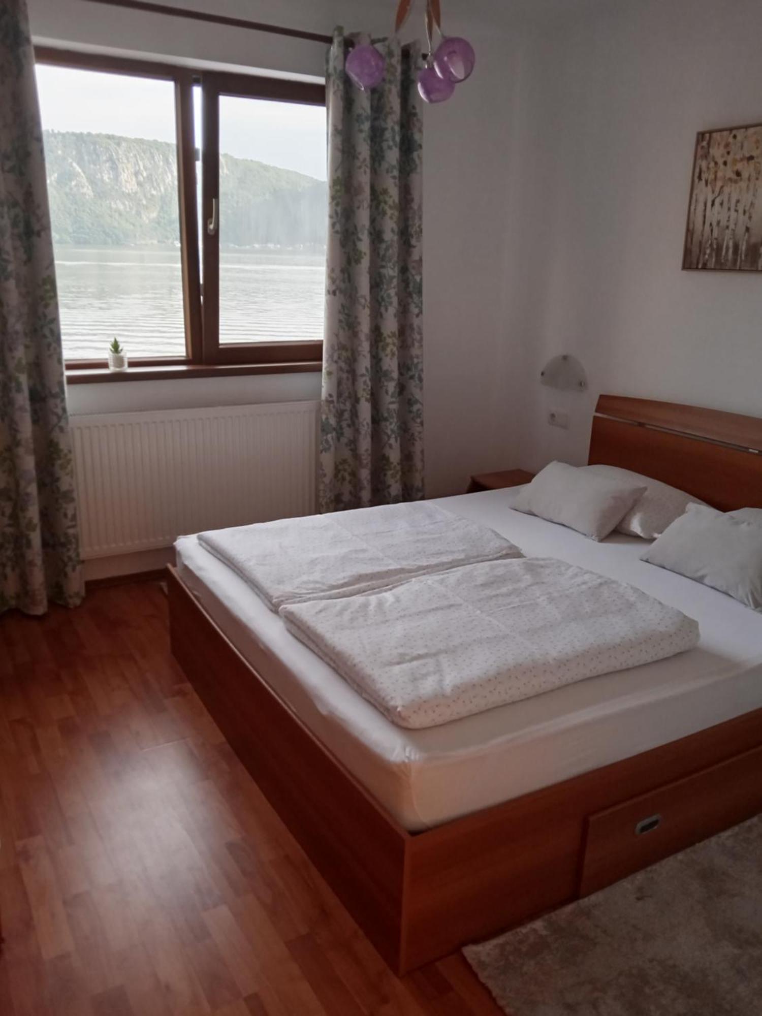 Casa Bobo Dubova Villa Bagian luar foto