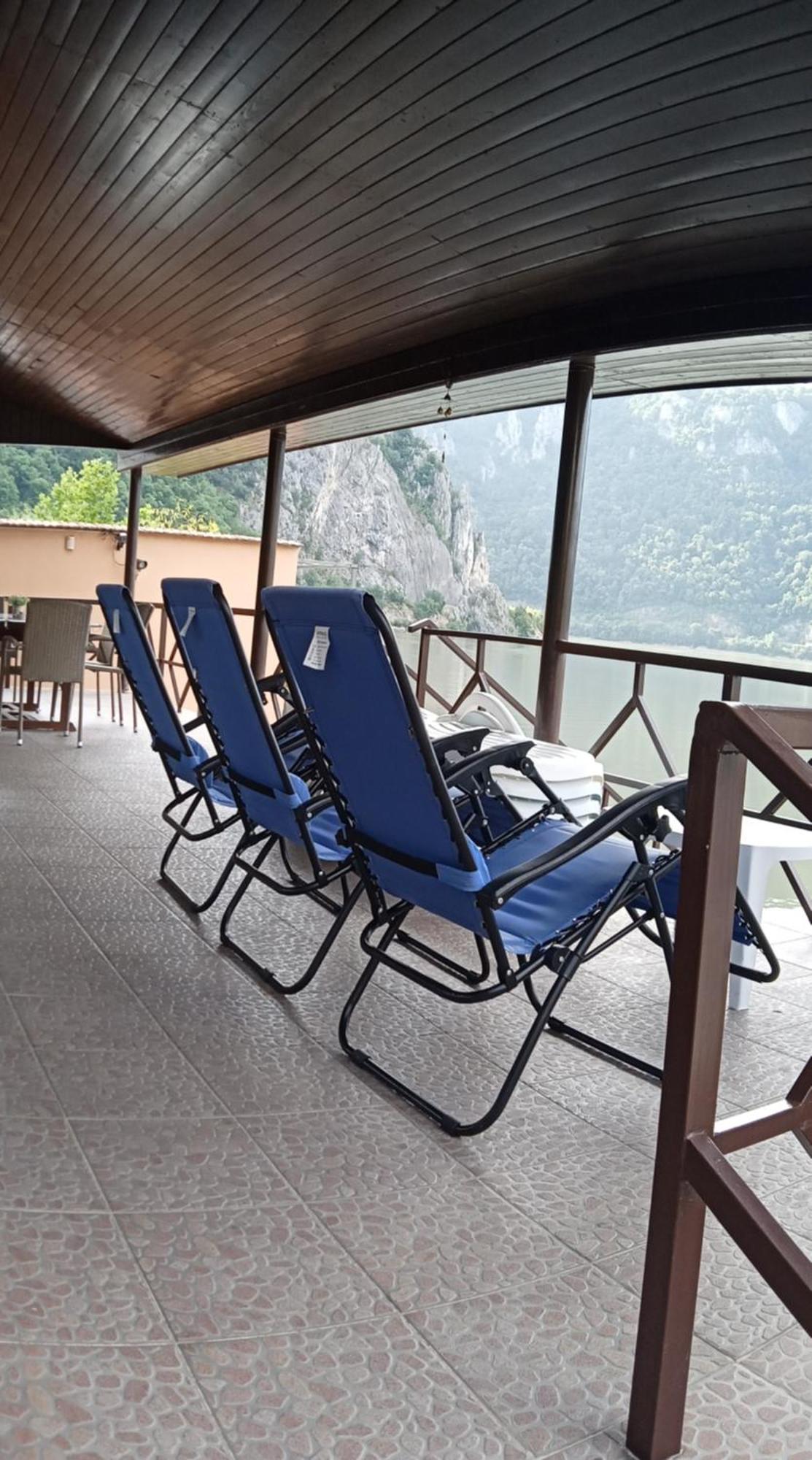 Casa Bobo Dubova Villa Bagian luar foto